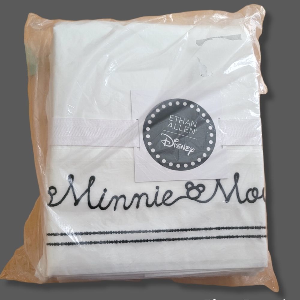 Ethan Allen Disney Minnie Mouse signed white black twin sheets set